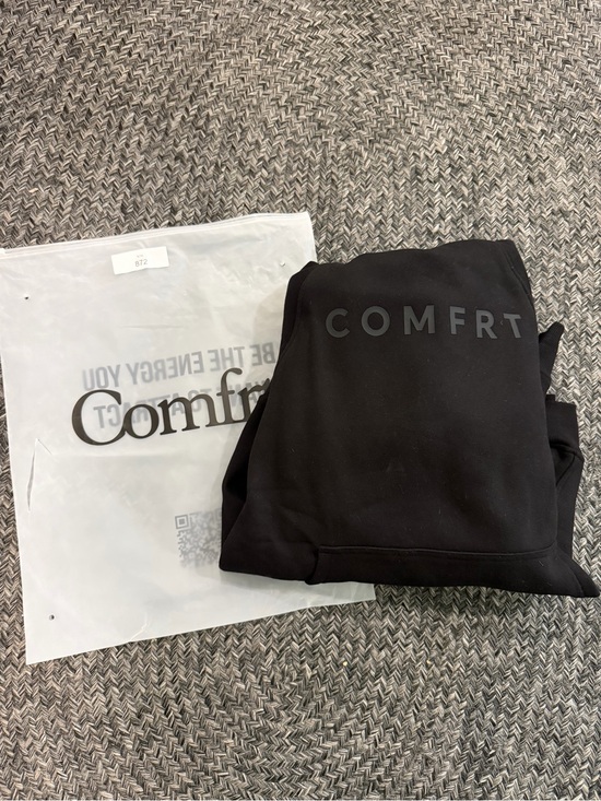 Comfrt Tops - COMFRT Black Logo Pullover Hoodie